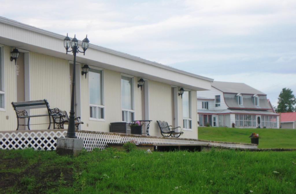 Motel De La Pointe Aux Bouleaux Baie-Sainte-Catherine Esterno foto