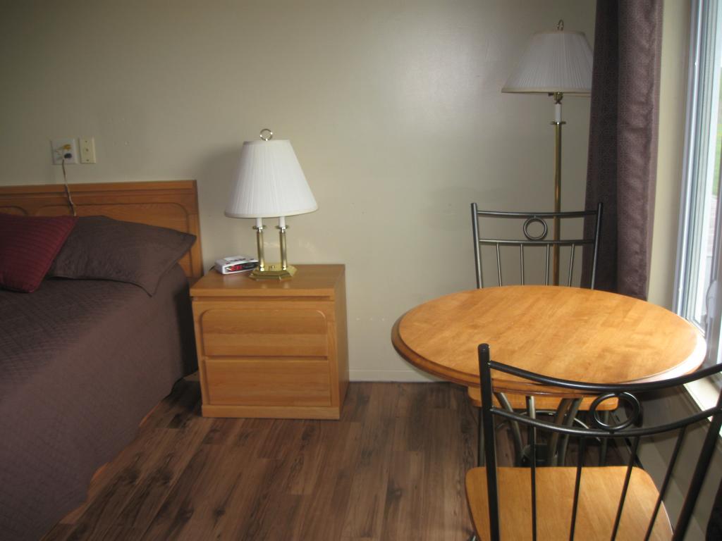 Motel De La Pointe Aux Bouleaux Baie-Sainte-Catherine Esterno foto